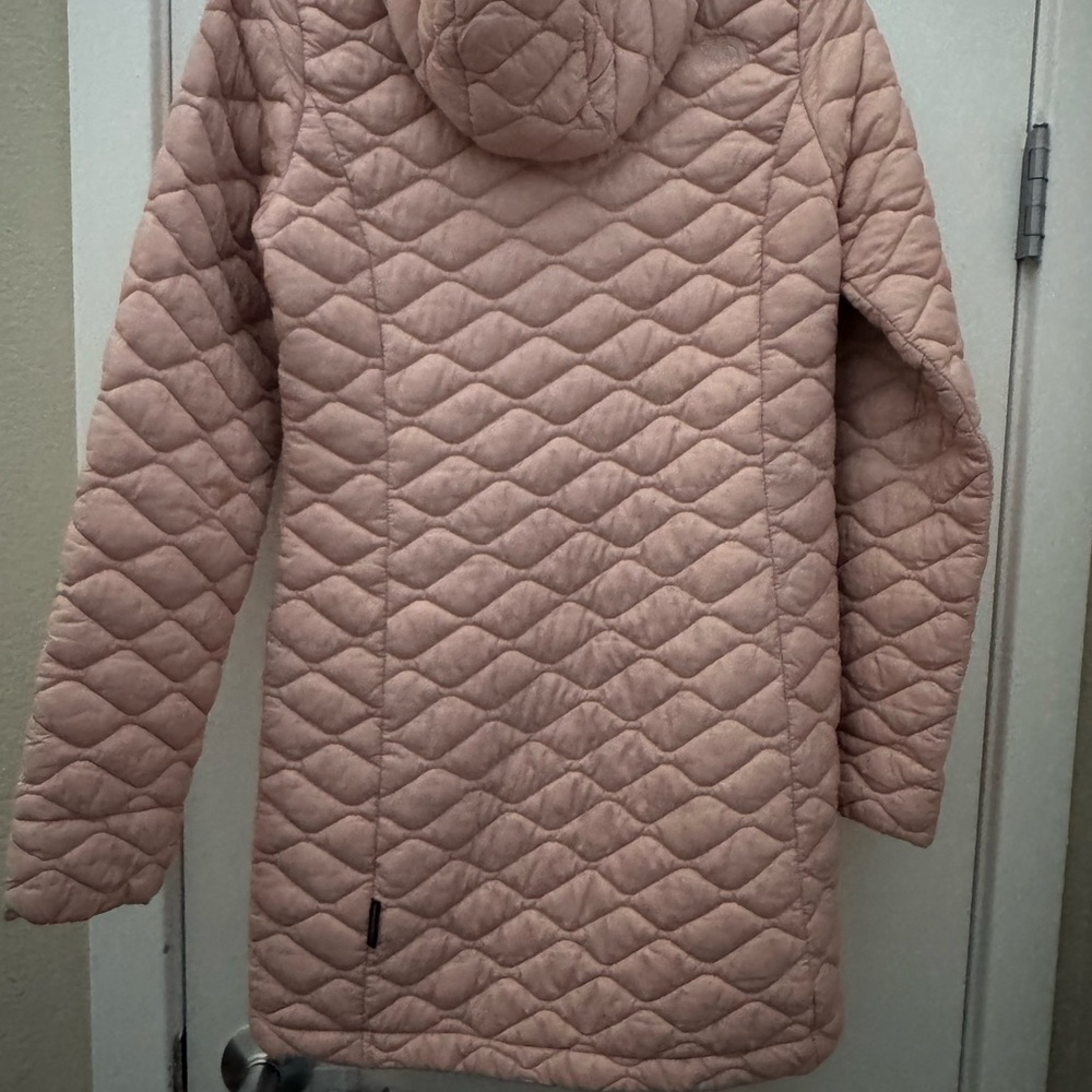Women's Pink Quilted Northface Jacket - Picture 2 of 4